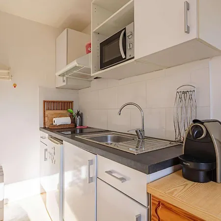 A : Proche Commerces, Plages, Et Nature, Avec Parking Et Loggia - Fr-1-3-606 Apartament Anglet