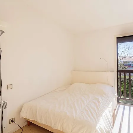 A : Proche Commerces, Plages, Et Nature, Avec Parking Et Loggia - Fr-1-3-606 * Anglet