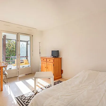 A : Proche Commerces, Plages, Et Nature, Avec Parking Et Loggia - Fr-1-3-606 Apartment *