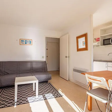 A : Proche Commerces, Plages, Et Nature, Avec Parking Et Loggia - Fr-1-3-606 דירה *